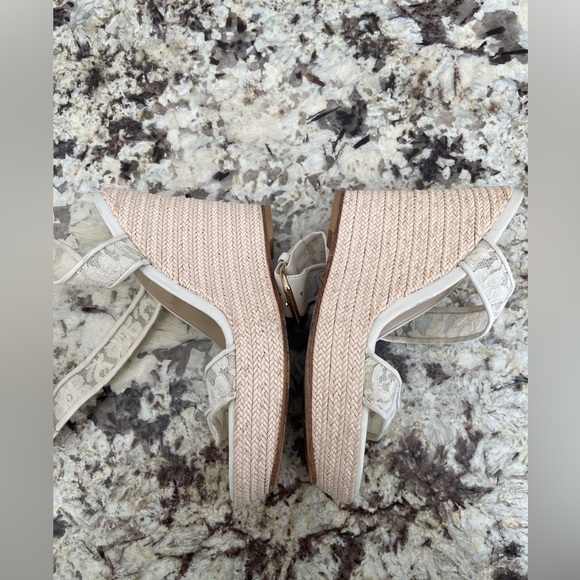 Stuart weitzman ivory lace wedges with gold hardware - Picture 5 of 12